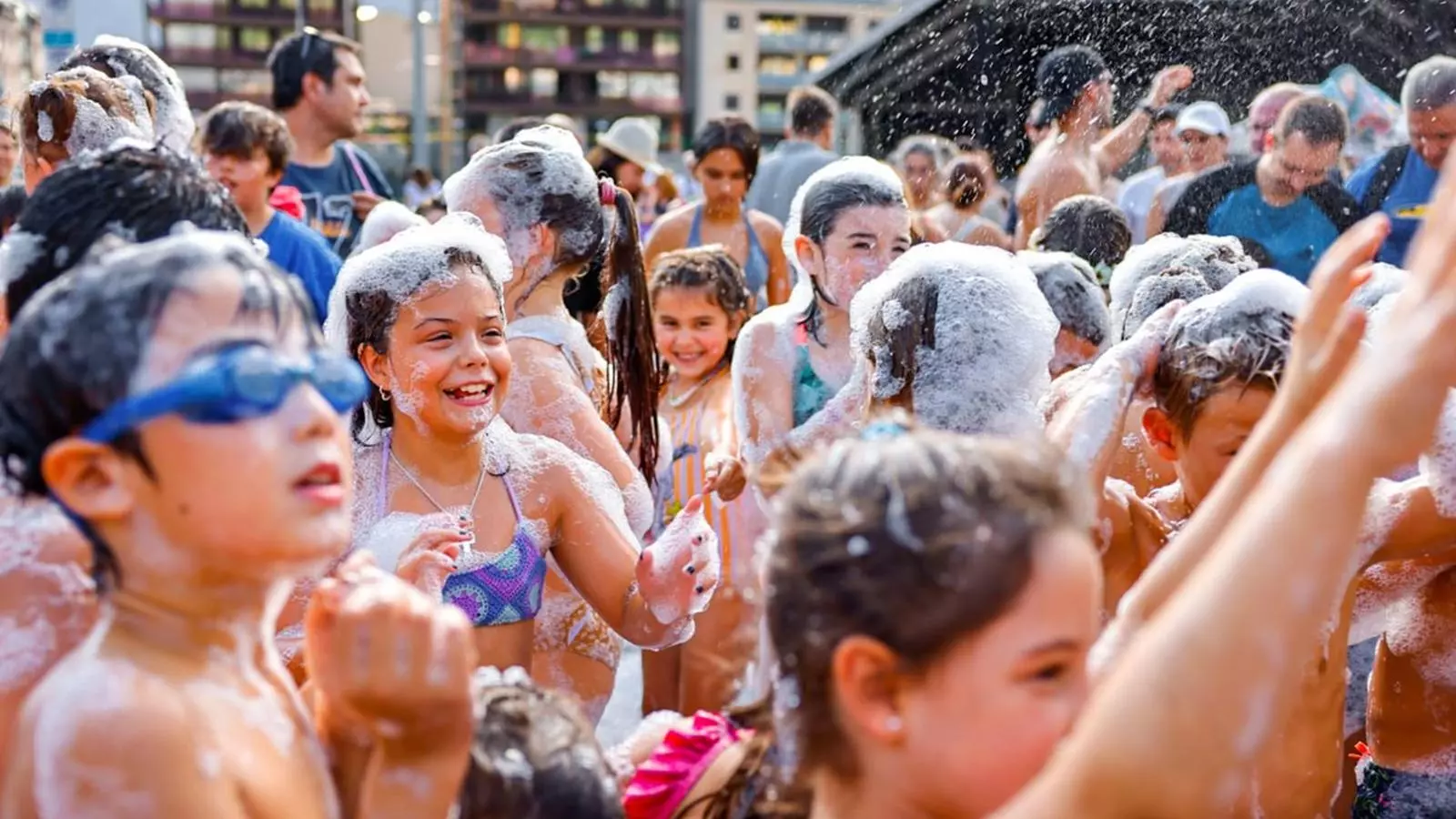 La festa de l'escuma que es va dur a terme aquest dissabte a Escaldes en el marc de la festa major.