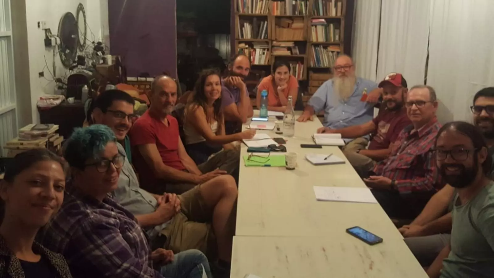 Representants del partits i agrupacions que integren la Xarxa, reunits a Santa Margalida.