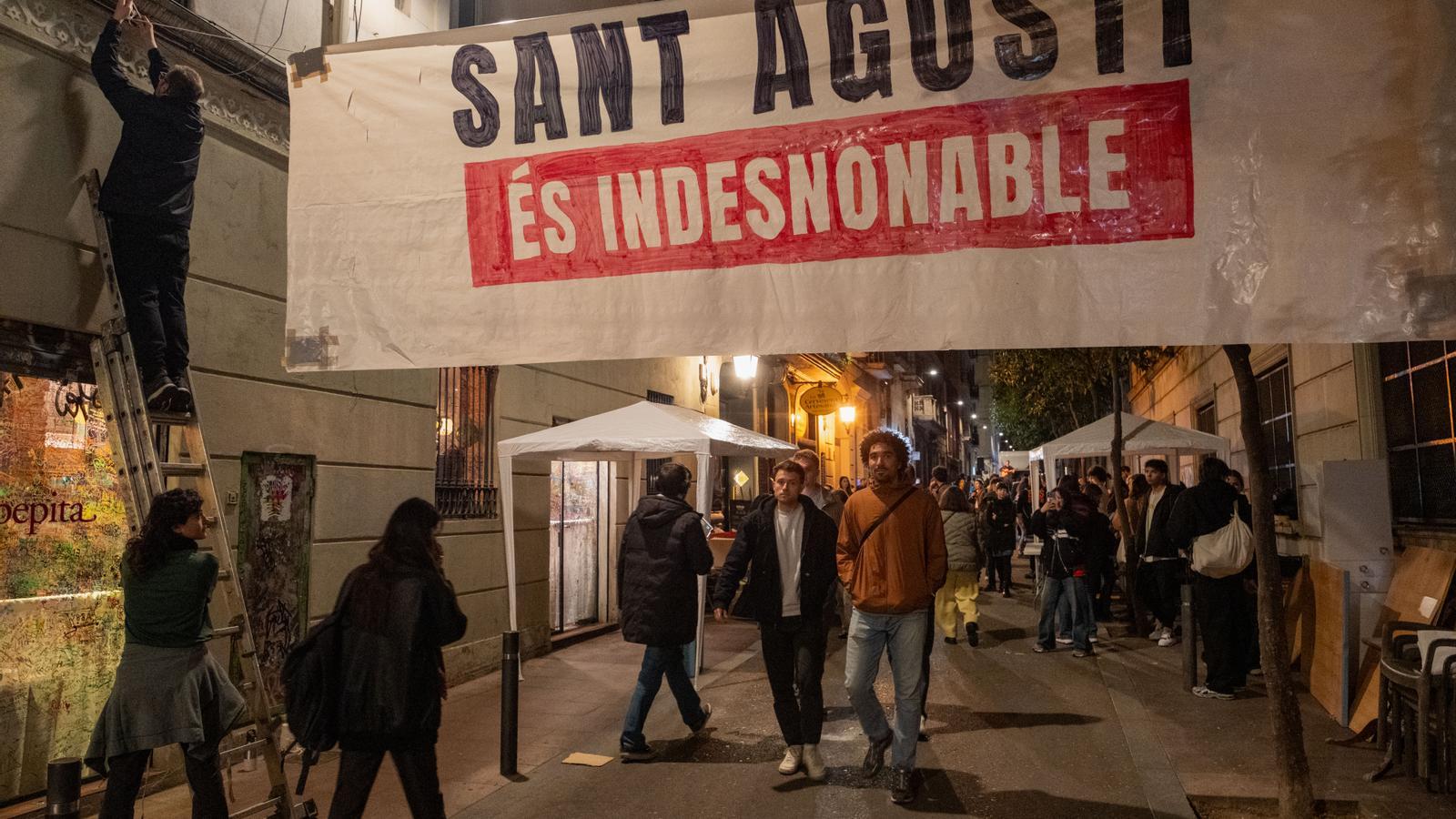 Banners against eviction at the Sant Agustí block in Barcelona.