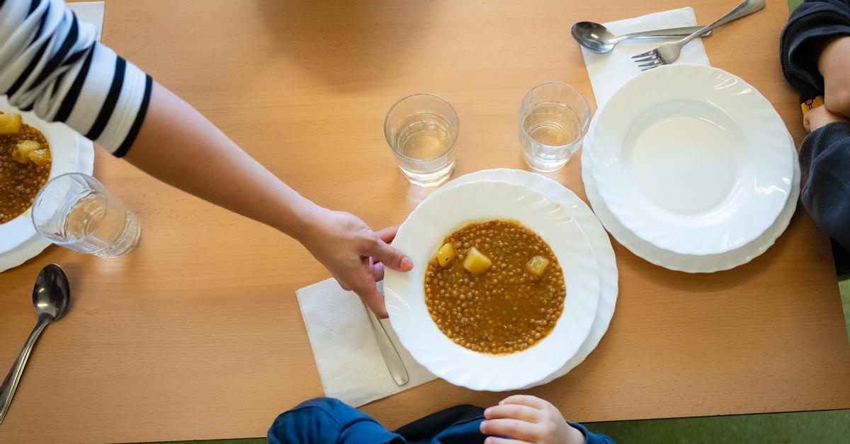 Croquetes, llenties i altres drames del menjador escolar