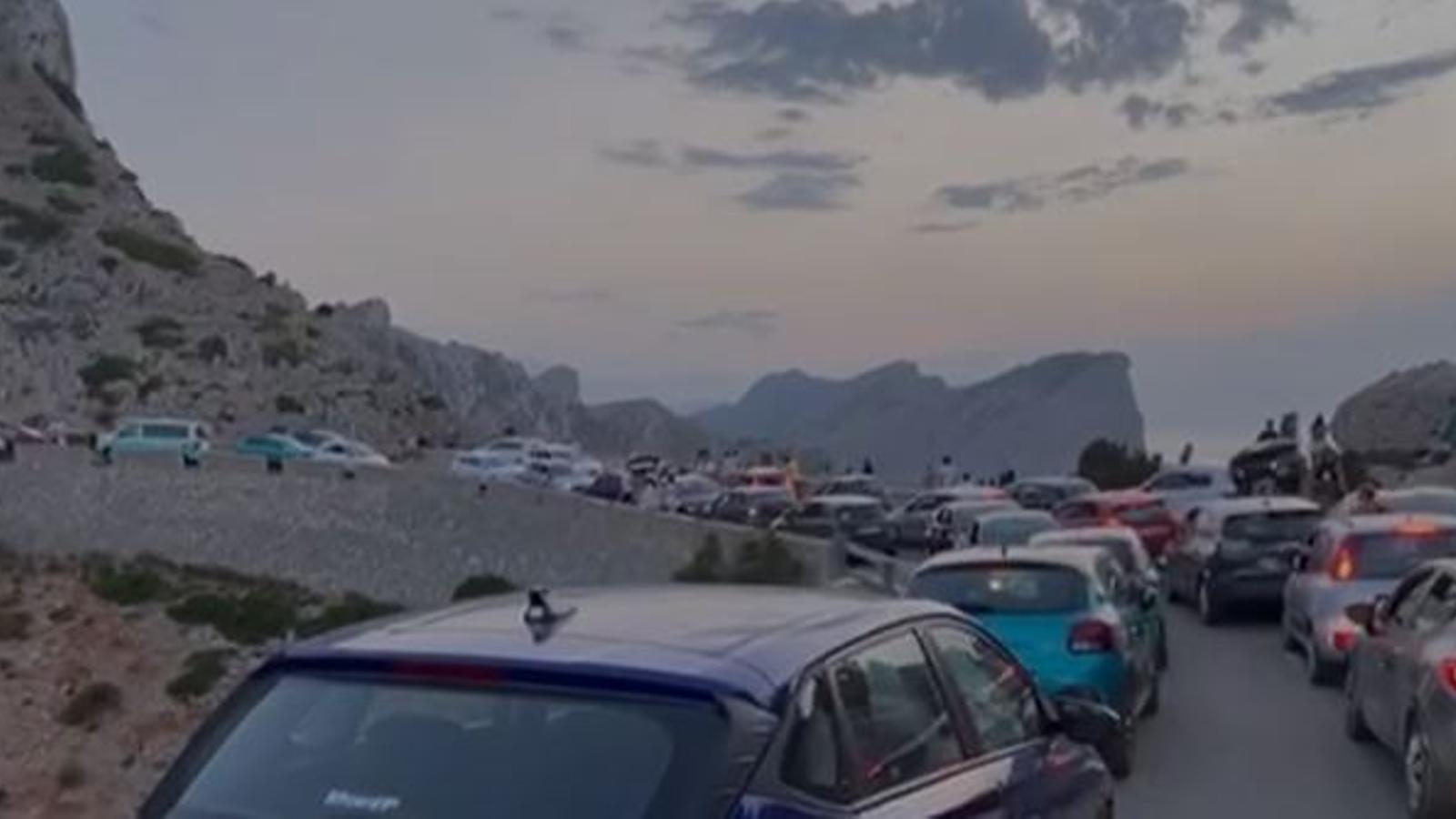 Cues de cotxes a Formentor