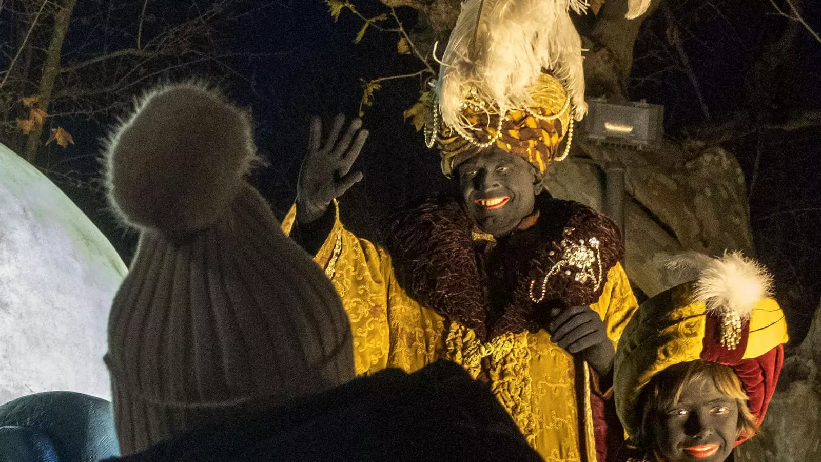 El rei Baltasar pintat de negre a Igualada, l'única capital de comarca catalana on la tradició resisteix