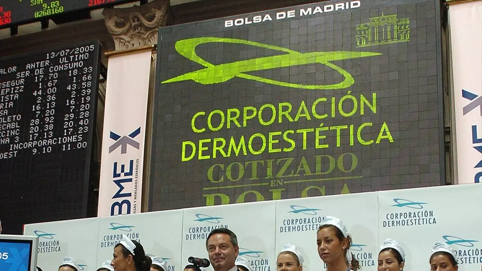 El 13 de juliol de l’any 2005, José María Suescun es va presentar amb cinquanta models vestides d’infermeres per anunciar la sortida de la companyia a borsa.