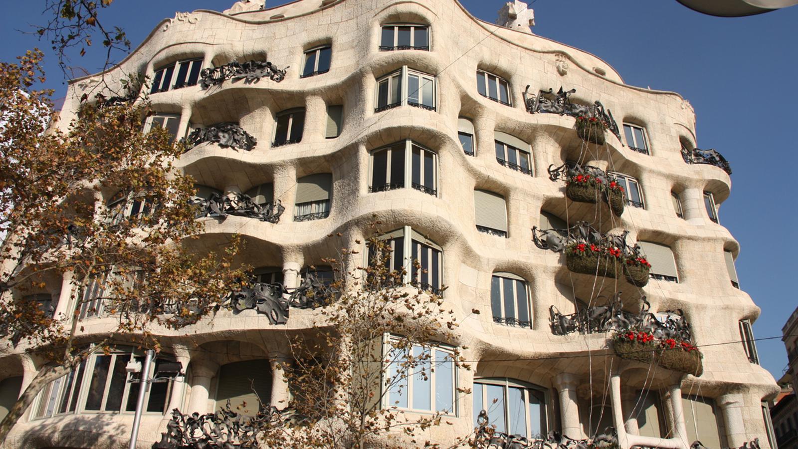 Façana de La Pedrera després dels treballs de restauració que han durant uns onze mesos / ACN