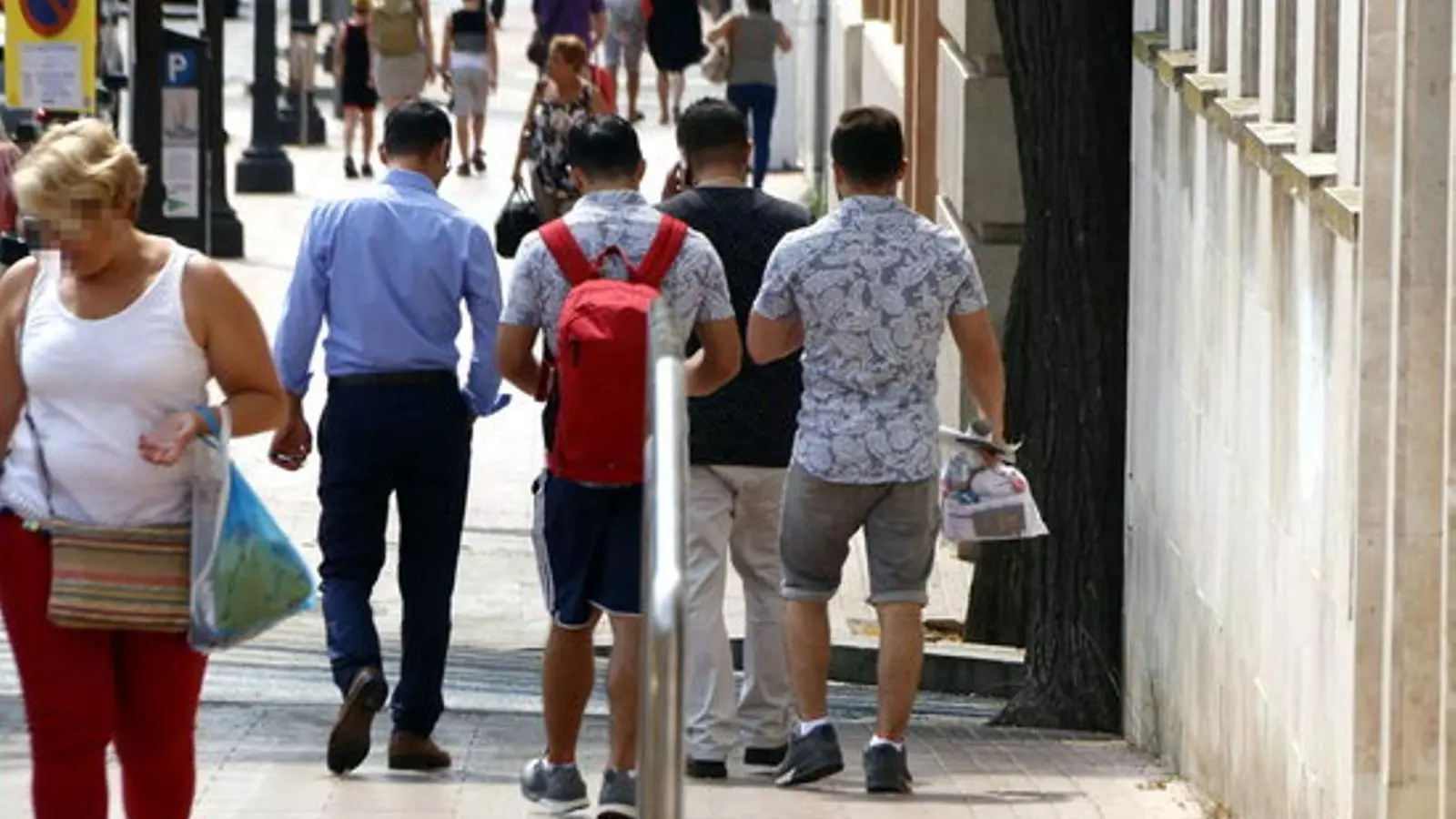 L'atleta arrestat sortint dels jutjats de Tarragona, juntament amb un altre esportista de la delegació turca, després de quedar en llibertat