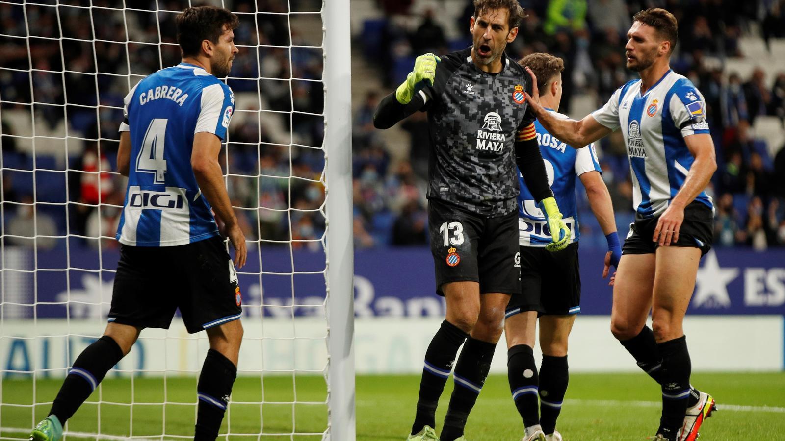 Diego López celebra una aturada contra l'Athletic Club