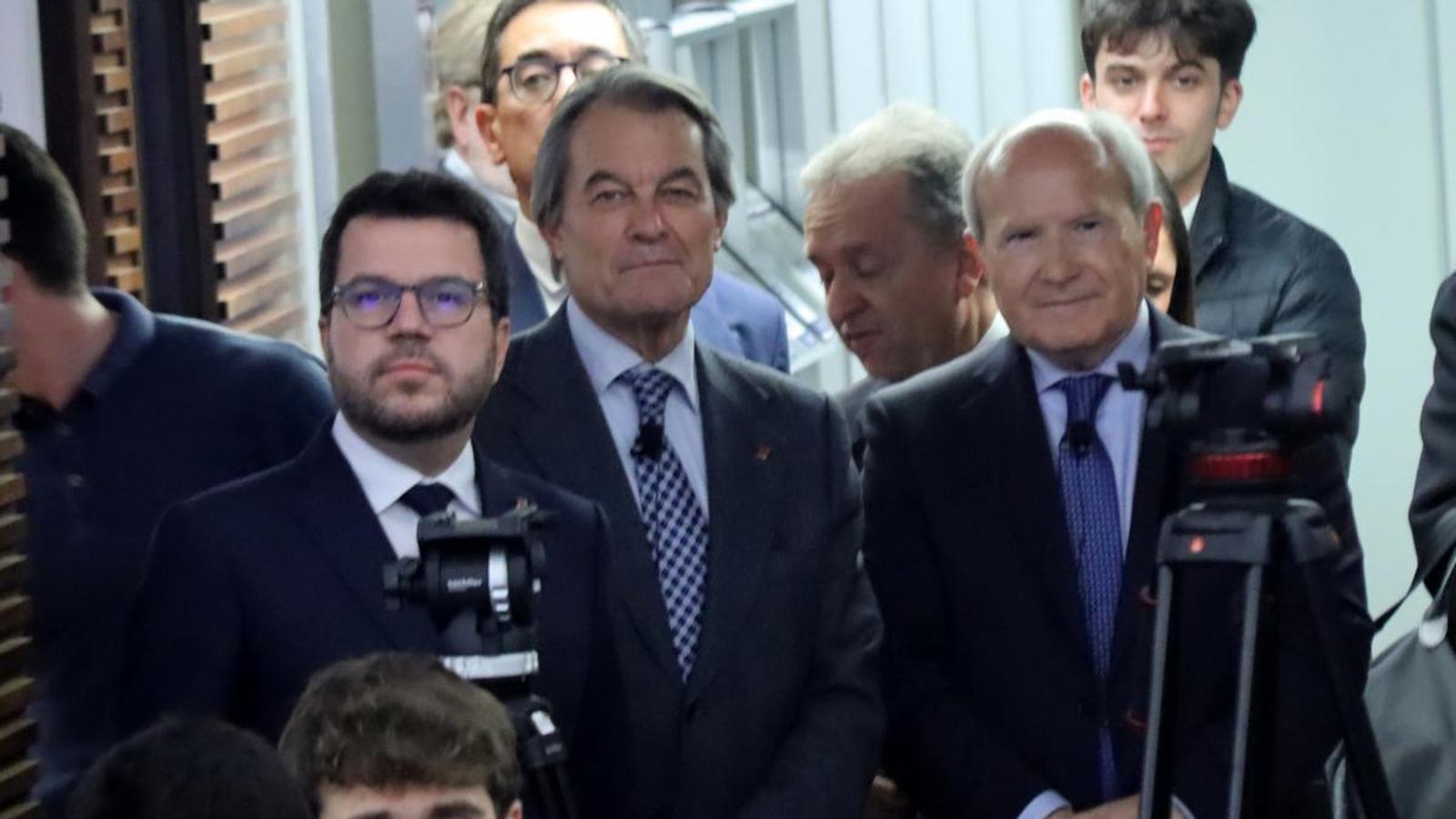 Former presidents Artur Mas, Pere Aragonès, and José Montilla, this Monday in a round table at the College of Economists.