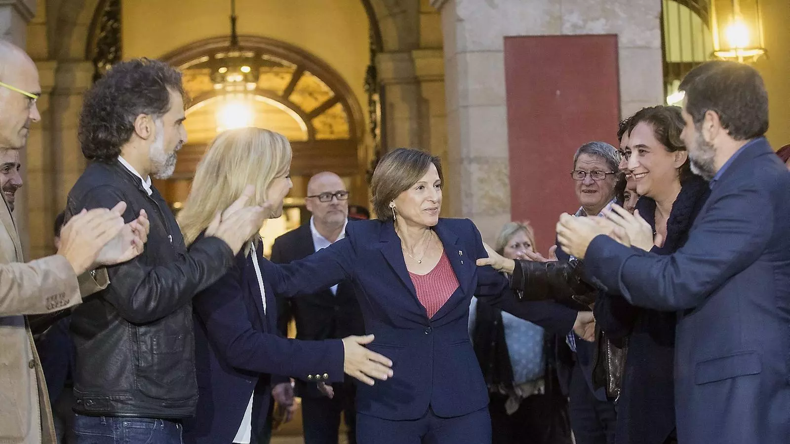 Carme Forcadell també va rebre el suport explícit d’Ada Colau.