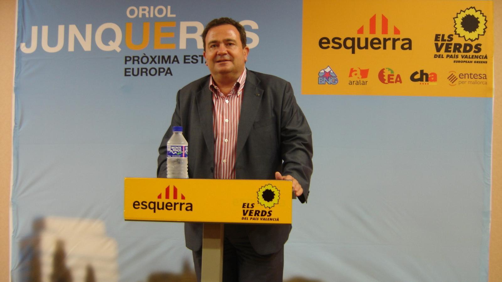 L'exeurodiputat Bernat Joan fent campanya pel candidat d'ERC a les europees del 2009, Oriol Junqueras