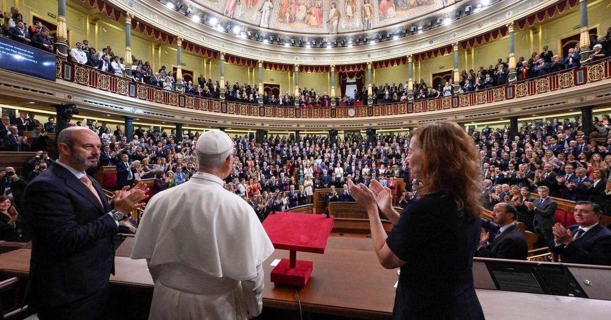 El Papa rechaza la prioridad nacional del PP y Vox y enmienda el rearme de  Europa