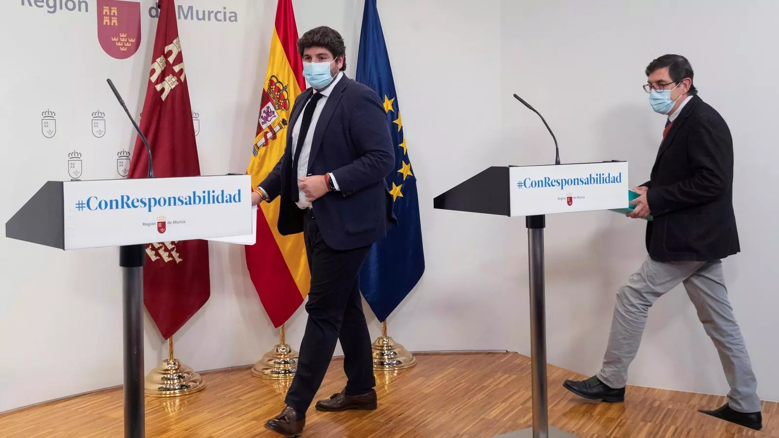 El president de Múrcia, Fernando López Miras (esquerra), amb el conseller de Salut, Manuel Villegas, durant una compareixença conjunta la setmana passada.