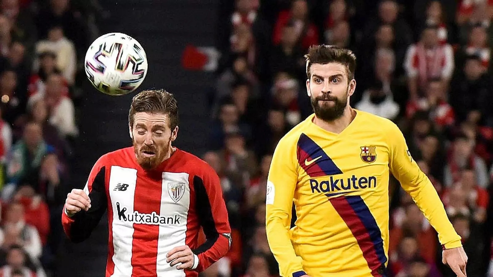 Piqué pugnant per una pilota amb Muniain en una acció del partit d’ahir contra l’Ahtletic.
