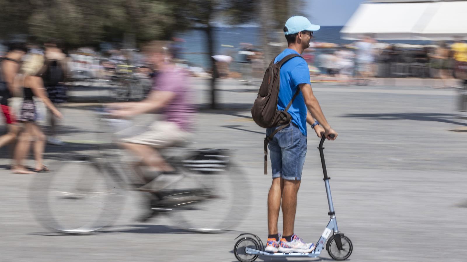 Un patinete eléctrico en Barcelona, en una imagen de archivo