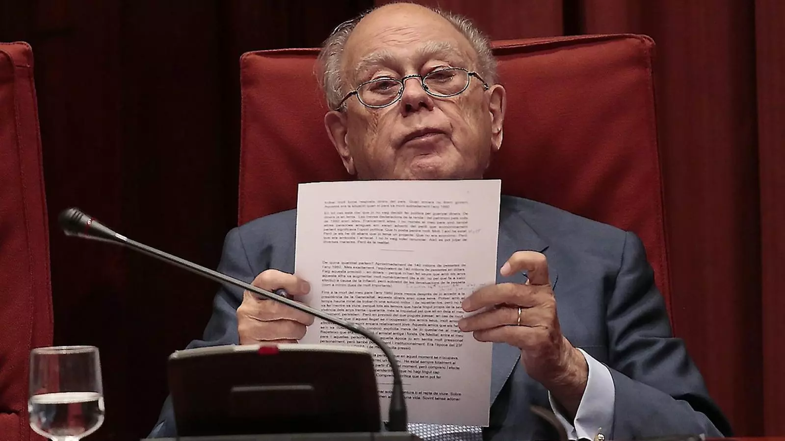 LA REVISIÓ DEL PUJOLISME
L’expresident Jordi Pujol va comparèixer el 26 de setembre al Parlament després d’haver confessat l’existència d’una herència que no va regularitzar durant trenta anys. La confessió ha propiciat la revisió del pujolisme.