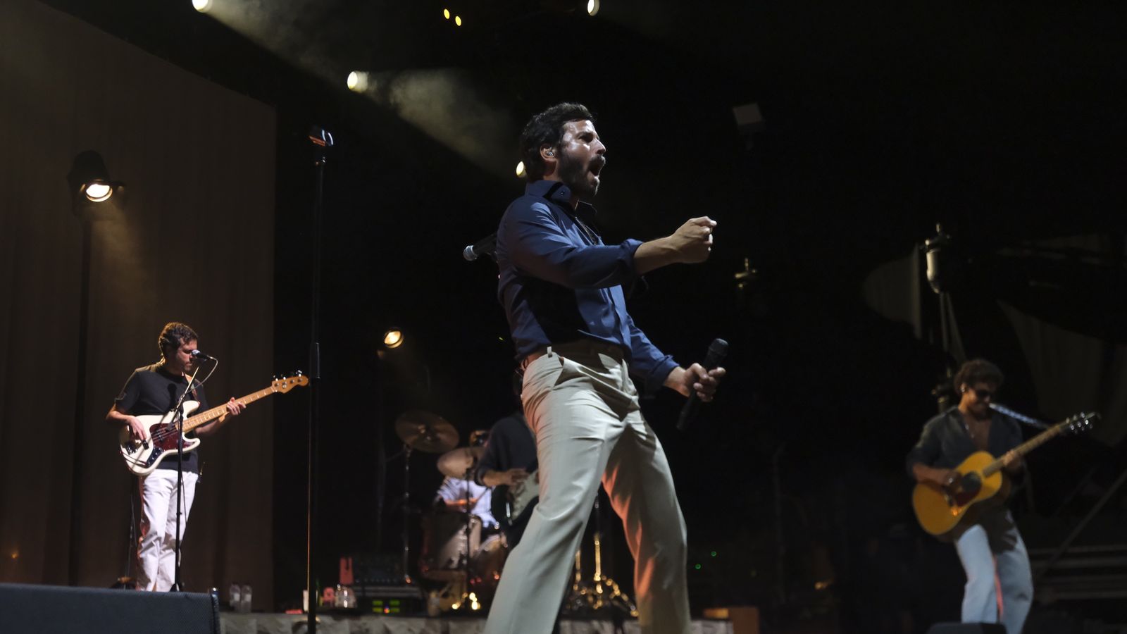 Stool during the concert at the Jardins de Pedralbes.