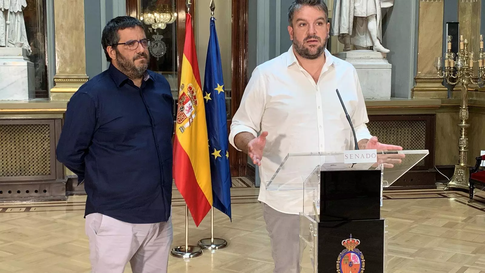 El senador Vicenç Vidal i el coordinador de MÉS per Mallorca, Lluís Apesteguia, en la roda de premsa