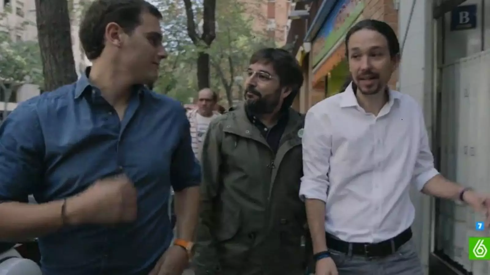 Rivera, Évole i Iglesias a Nou Barris abans del cara a cara / ARA