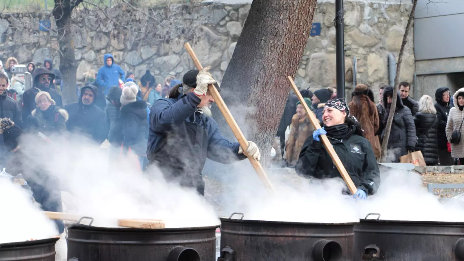 Les olles de l'escudella d'Encamp en plena cocció. / M. P. (ANA)