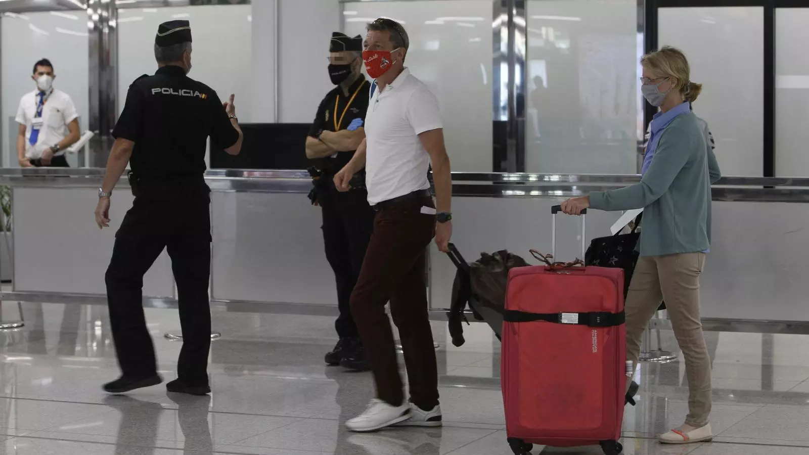 Viatgers a l'aeroport de Palma.