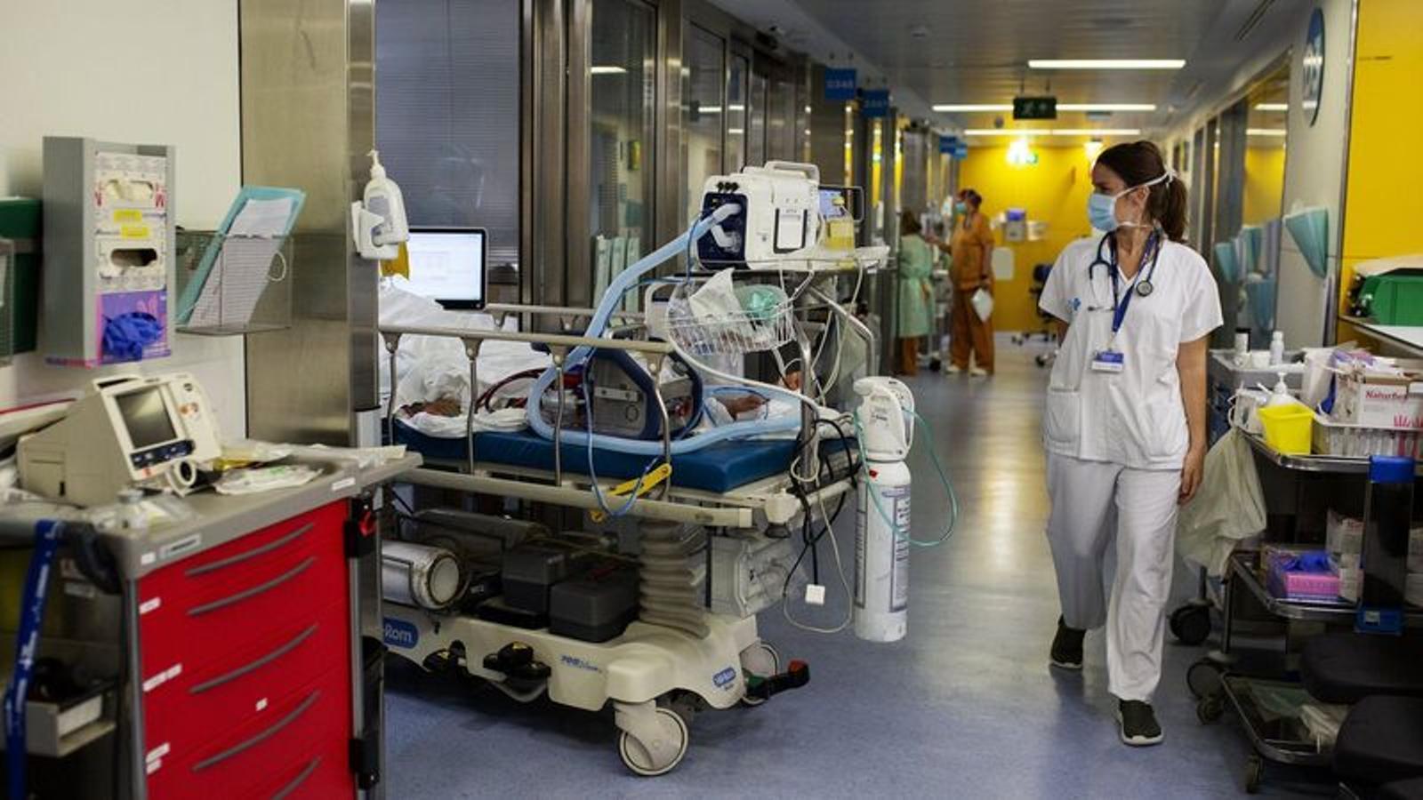 File image of an ICU at the Hospital de la Vall de Hebron