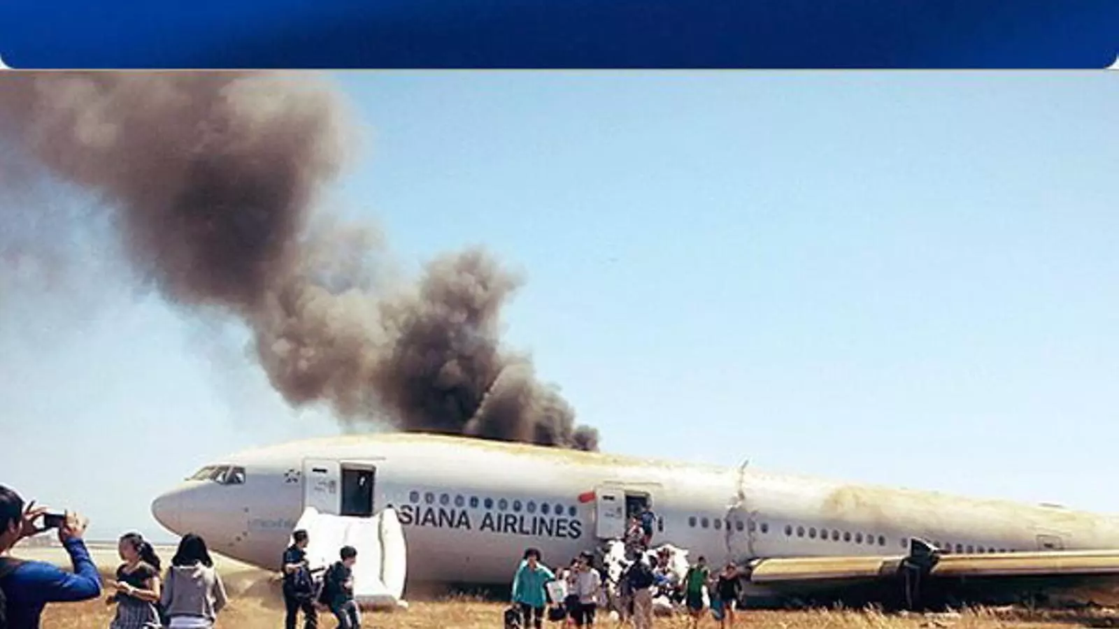 L'avió en flames, pocs després de l'accident. EFE/EPA/YONHAP