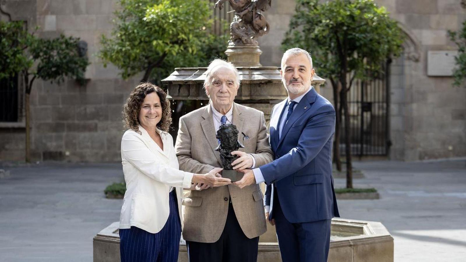 The Minister of Culture, Sonia Hernández Almodóvar; the director of the Spanish Film Academy, Fernando Mendez Leite; and the mayor of Barcelona, Jaume Collboni.