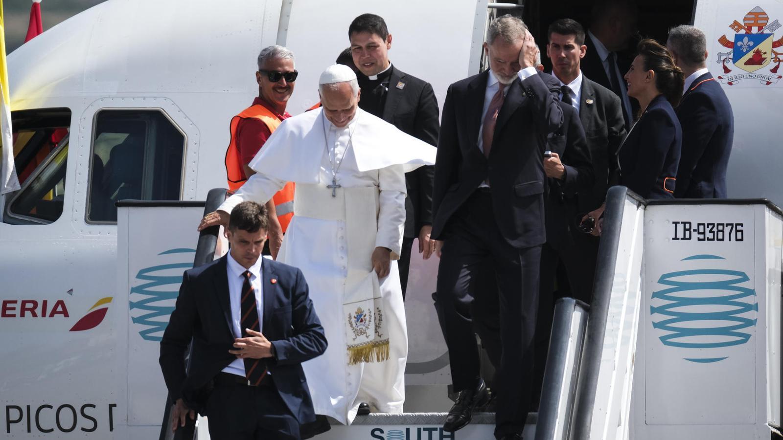 The Pope descending, next to King Philip, from the plane that was to take him to Rome.