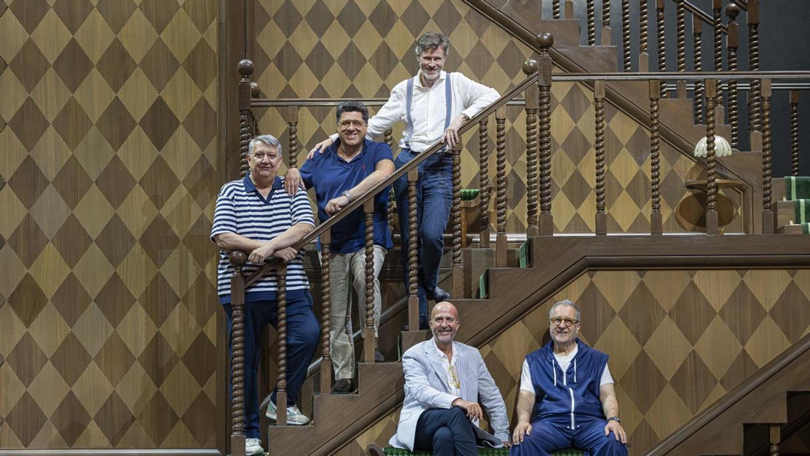 Ambrogio Maestri, Luca Salsi, Benoît de Leersnyder, Víctor Garcia de Gomar y Josep Pons en el escenario del Gran Teatre Liceu.