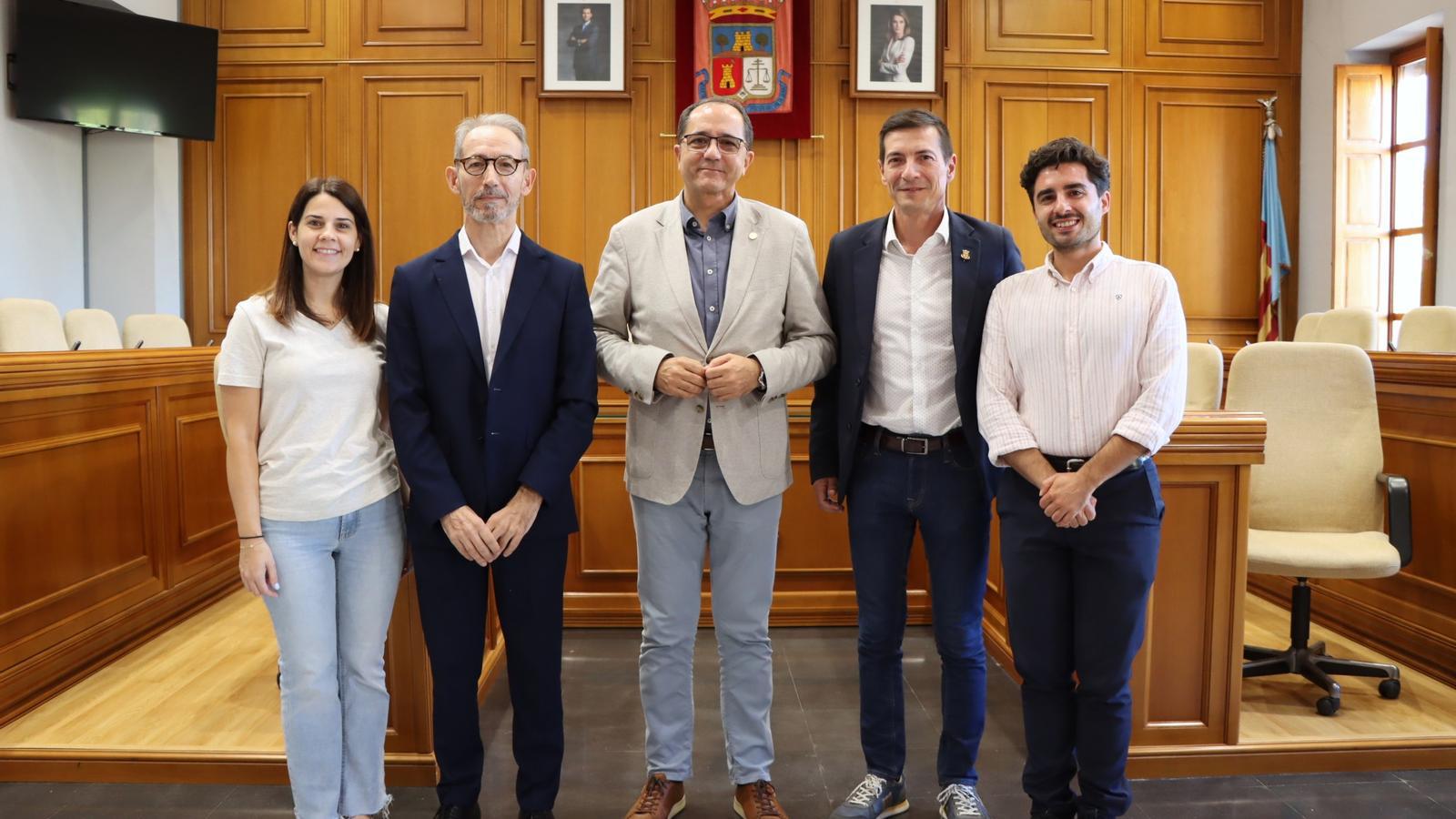 Representatives of the University of Valencia and the Burjassot City Council during the presentation of the Vicent Andrés Estellés Chair.