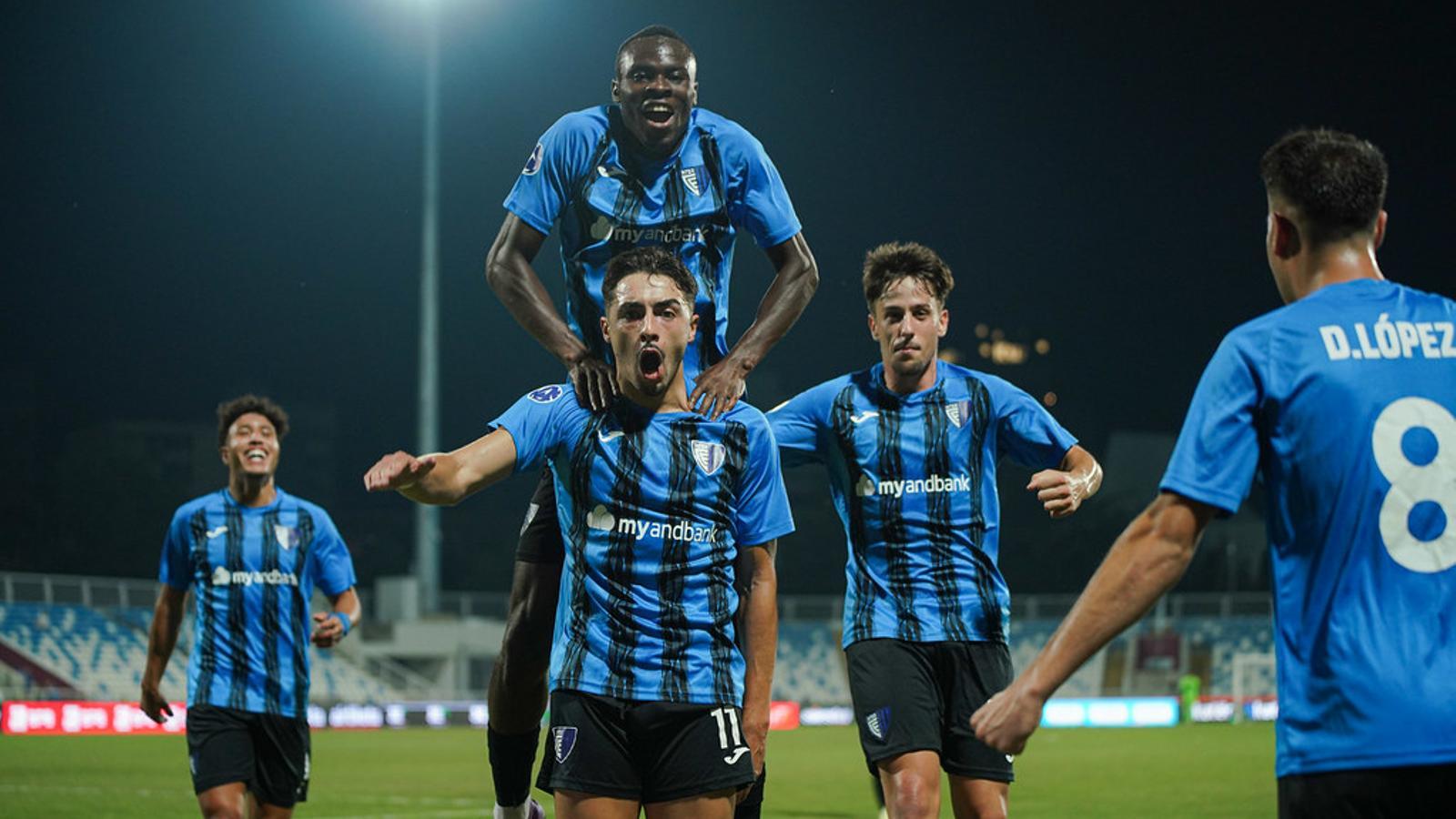 Los jugadores del Inter Escaldes celebrando el gol de Berlanga en el campo del Drita.