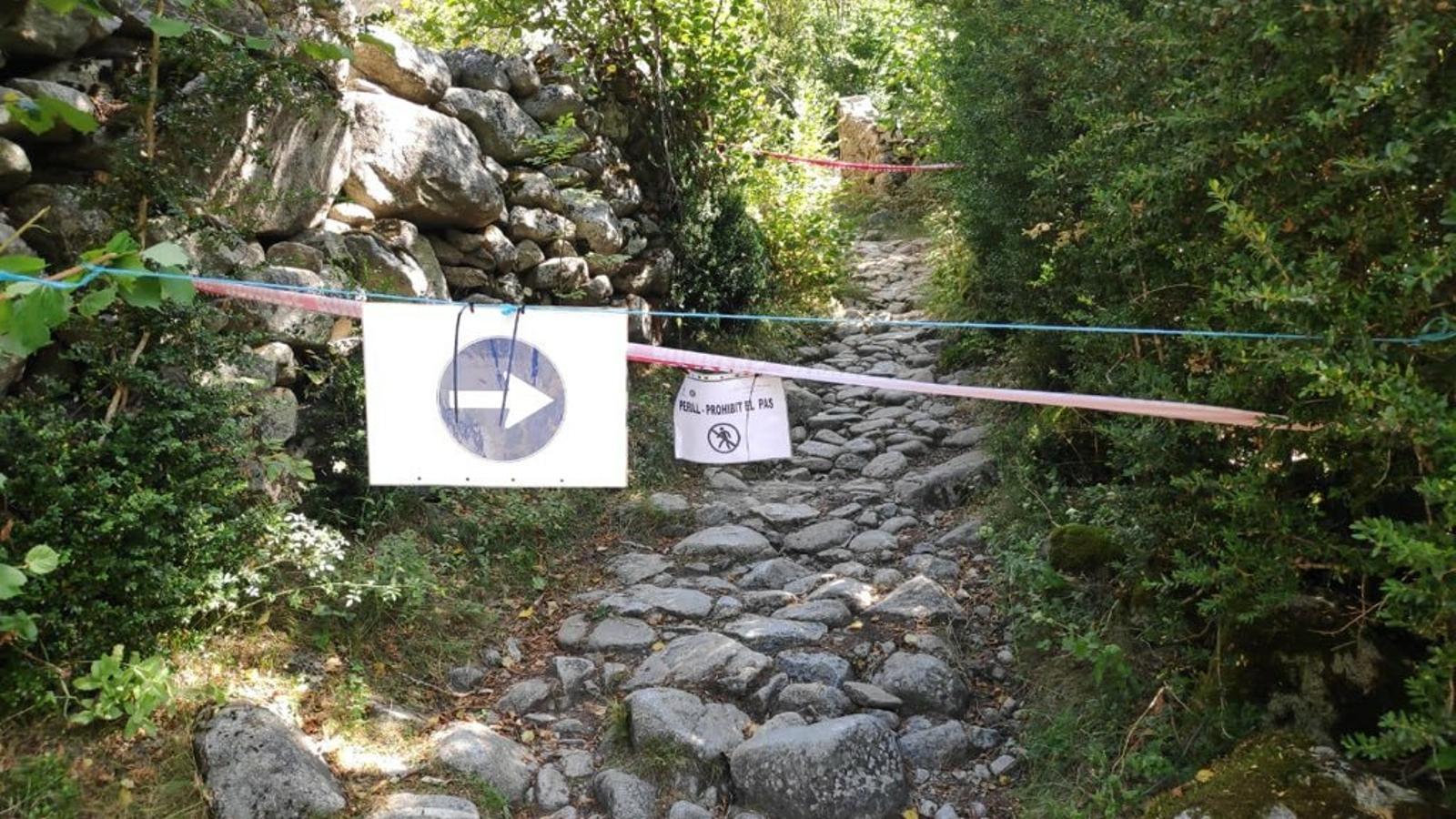 El camí direcció la Vall del Madriu-Perafita-Claror tallat. / COMU ESCALDES-ENGORDANY.