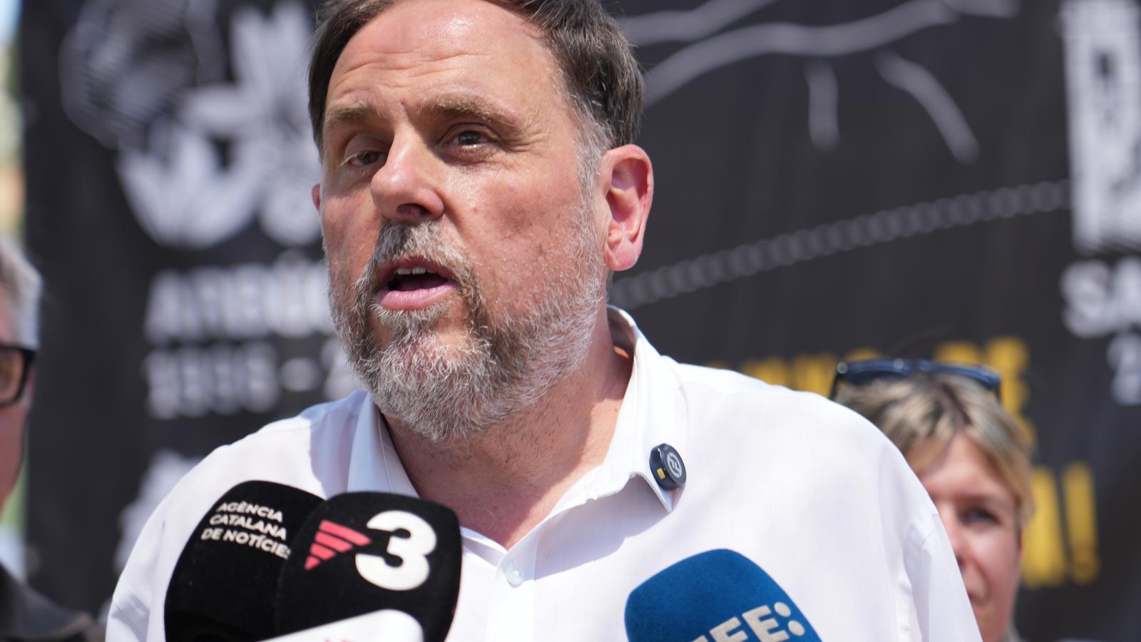 El líder de ERC, Oriol Junqueras, en una atención a los medios de comunicación este sábado desde la Acampada Jove en Sant Sadurní d'Anoia