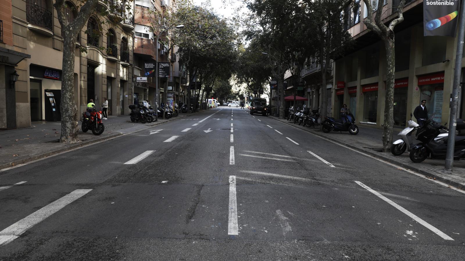 Los cuatro carriles que hay actualmente en la calle Muntaner