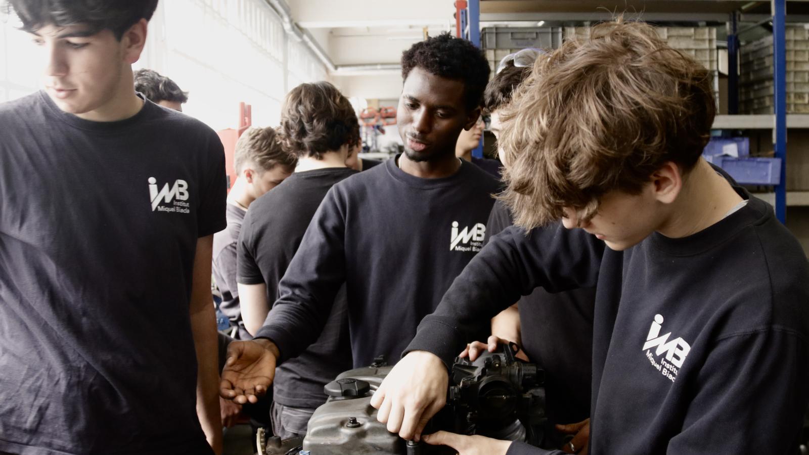 Automotive students from the Miquel Biada Institute in Mataró.