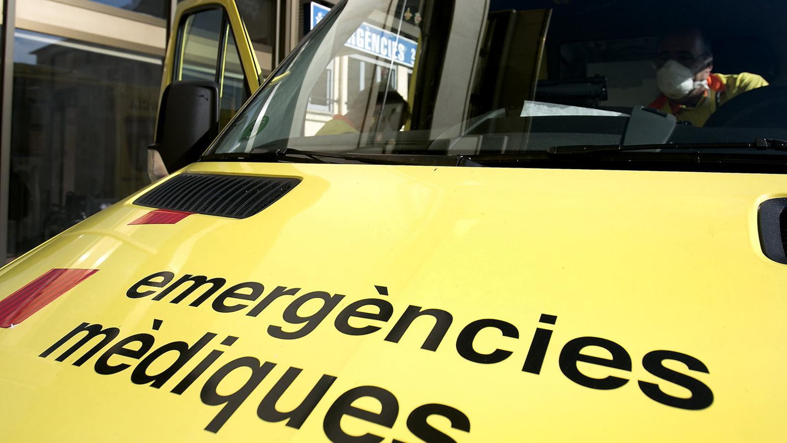 Una ambulancia del Servicio de Emergencias Médicas en una imagen de archivo. PERE TORDERA