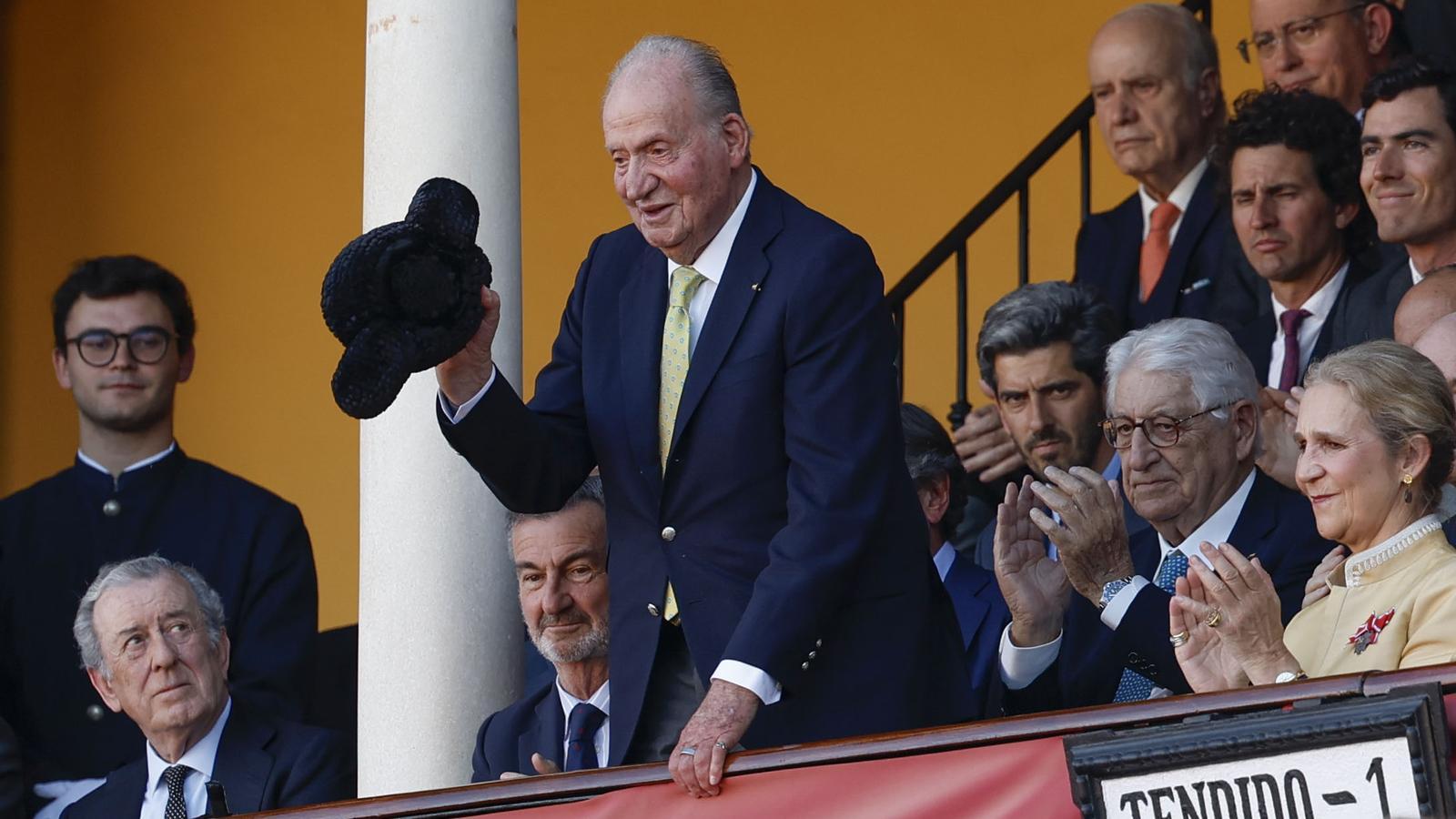 El rey emérito Juan Carlos I en la plaza de toros de La Maestranza.