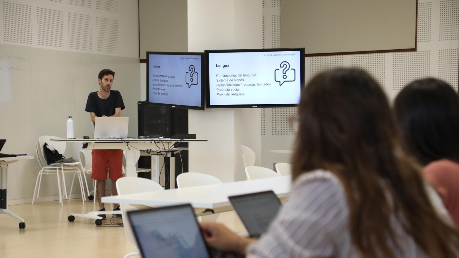 Estudiants de la UIB, a classe.