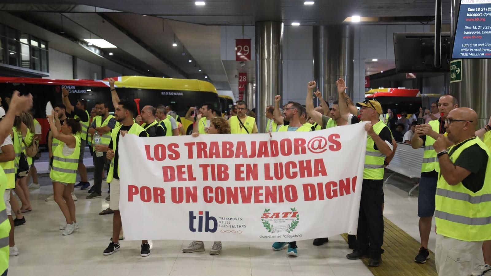 Protest von TIB-Mitarbeitern am Intermodalbahnhof von Palma.