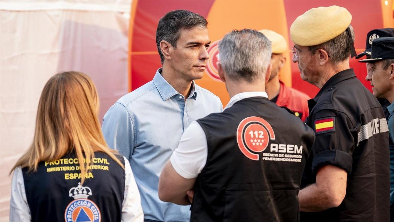 Pedro Sánchez visits the advanced command post of Cenicientos