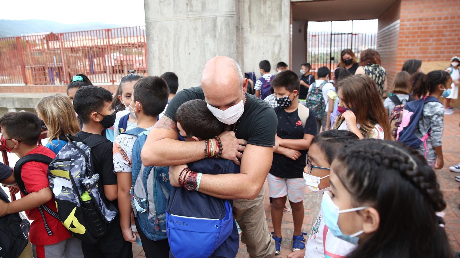 A teacher embracing a student at the beginning of the school year, at the Miradas School Institute, in the Horta Guinardó district of Barcelona