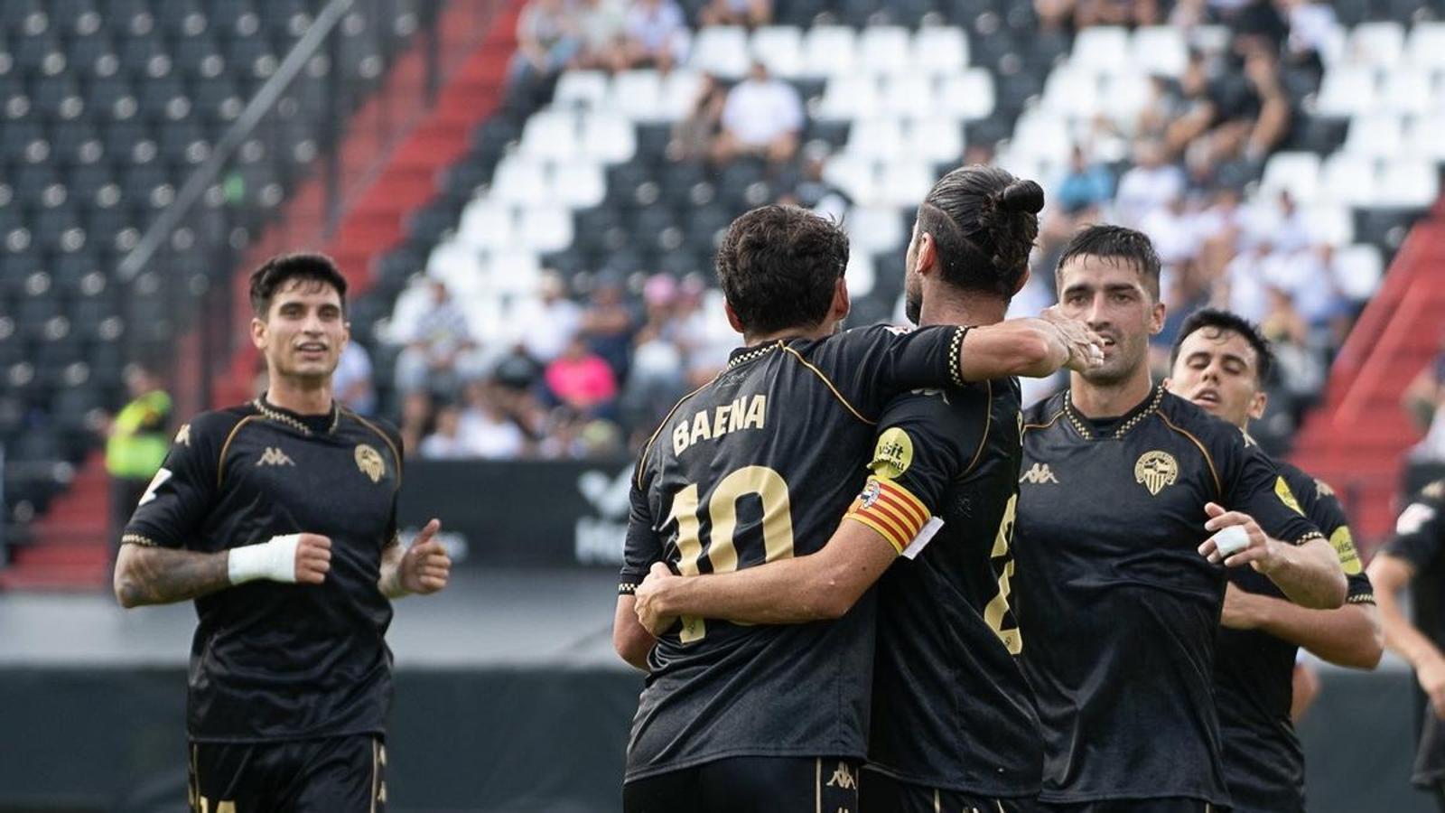 The Sabadell players, celebrating a goal by Baena at the Ceuta pitch