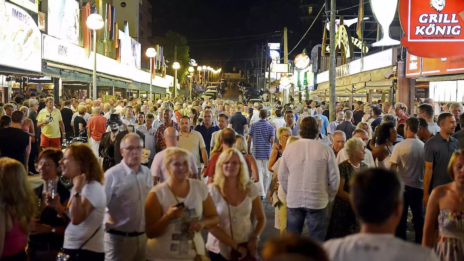 EL CARRER DELS NEGOCIS La zona de la Calle del Jamón concentra la majoria de negocis de Pabisa.