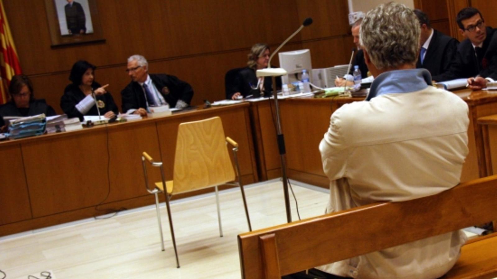 El ginecòleg acusat de fer tocaments a 29 dones aquest dilluns durant el judici./ ACN