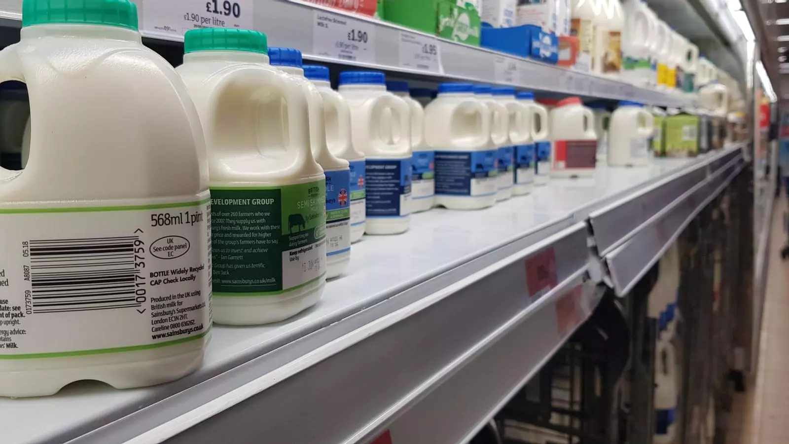Envasos d'una pinta de llet, 0.568 litres, a un supermercat del nord-est de Londres