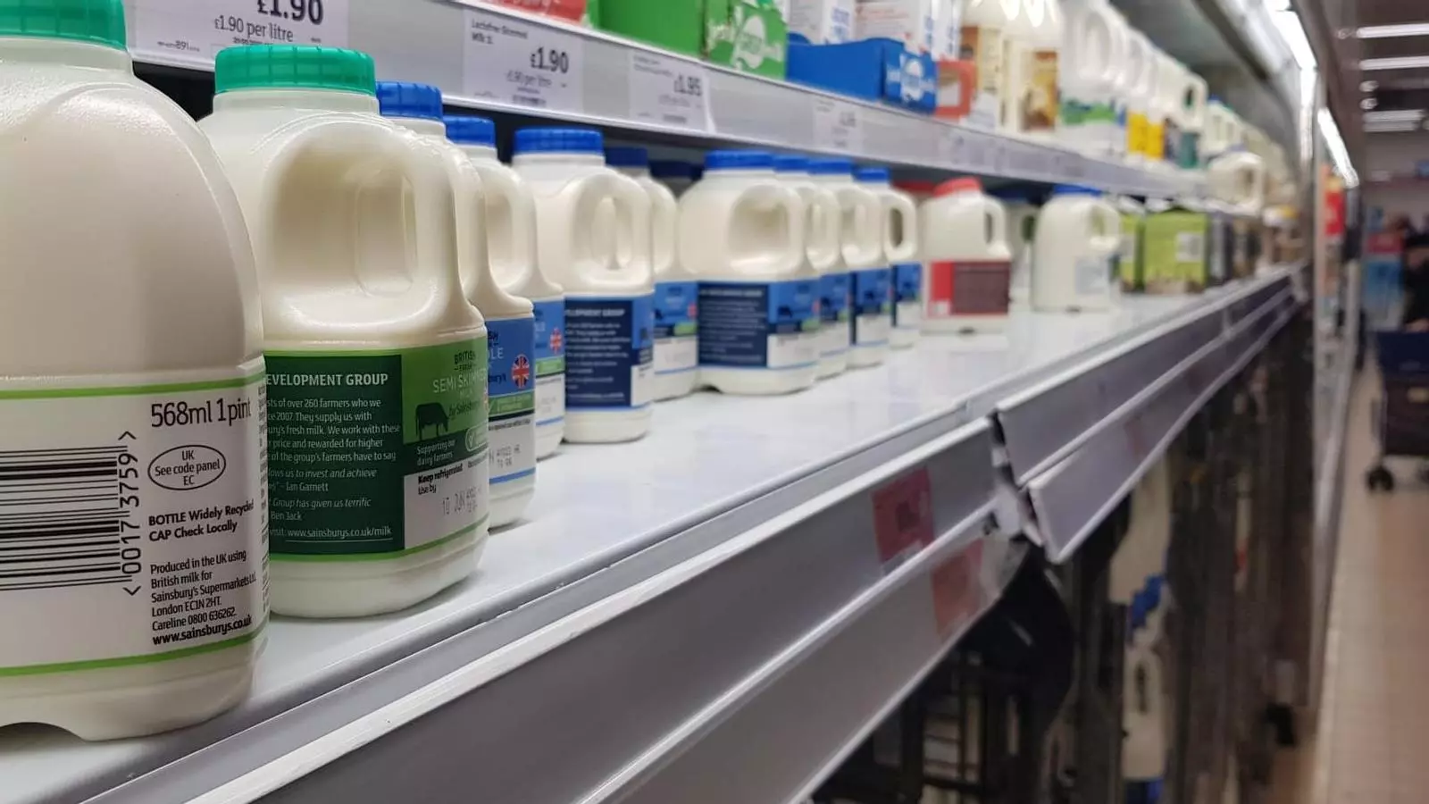 Envasos d'una pinta de llet, 0.568 litres, a un supermercat del nord-est de Londres