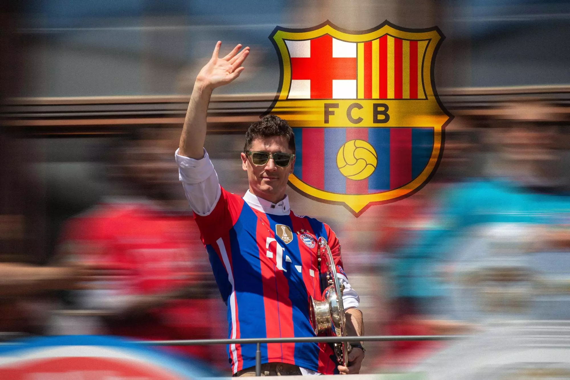 FOTOMUNTATGE: Robert Lewandowski fitxat pel F. C Barcelona, en una imatge d'arxiu on s'acomiada de la celebració del campionat del F.C Bayern de Munic a l'ajuntament de Munic, Alemanya, el 15 de maig de 2022.