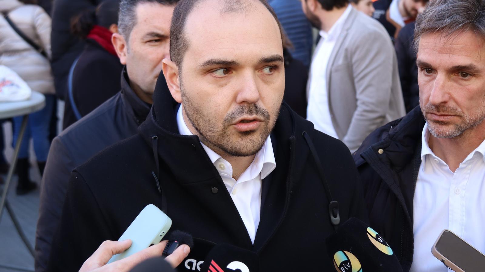 El consejero de la Presidencia, Albert Dalmau, este sábado en una atención a los medios de comunicación en Molins de Rei