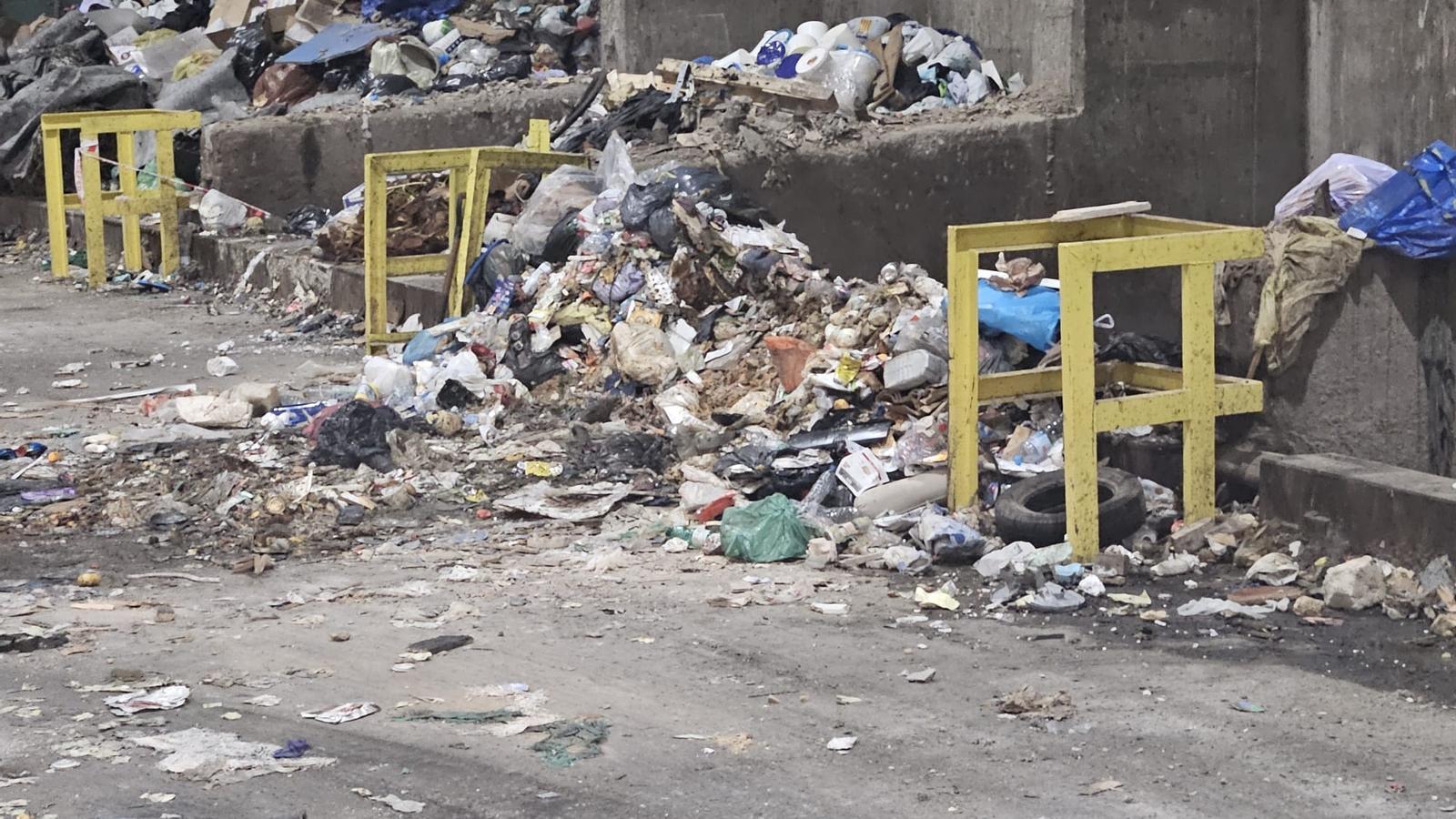 Acumulacions de fems a les instal·lacions de Son Reus