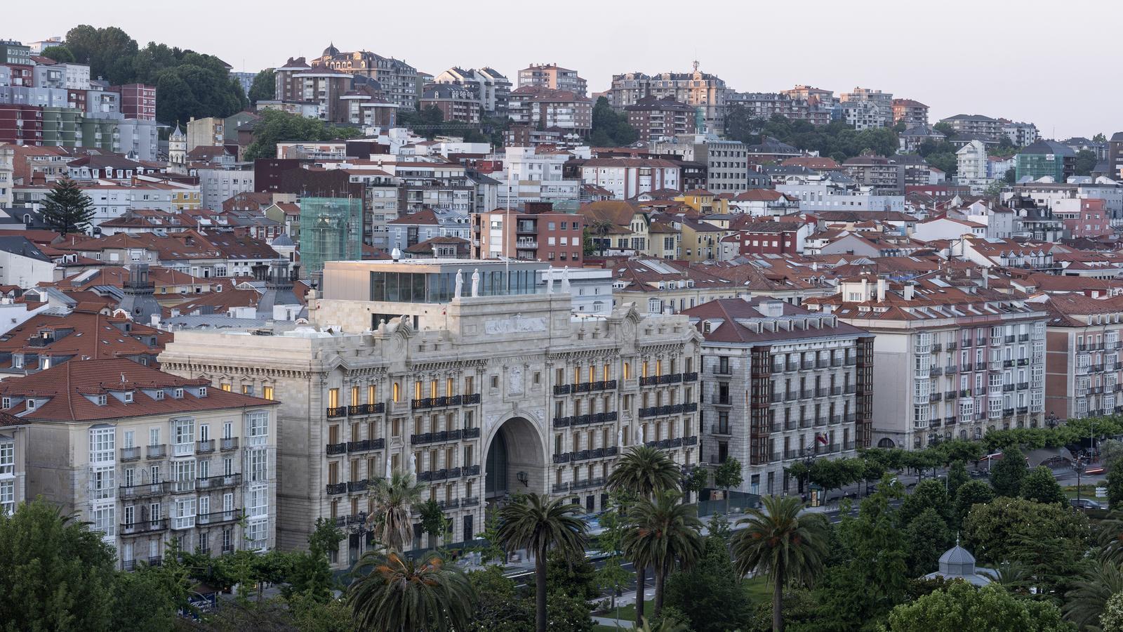Vista exterior del Faro Santander