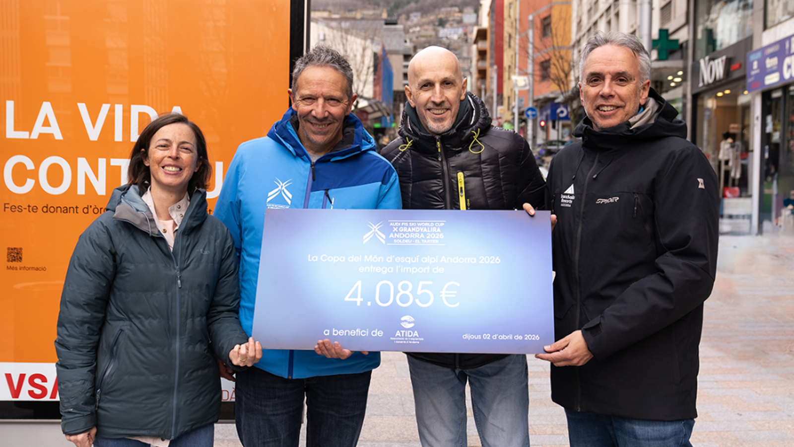 David Hidalgo i Víctor Torres amb membres d’ATIDA.